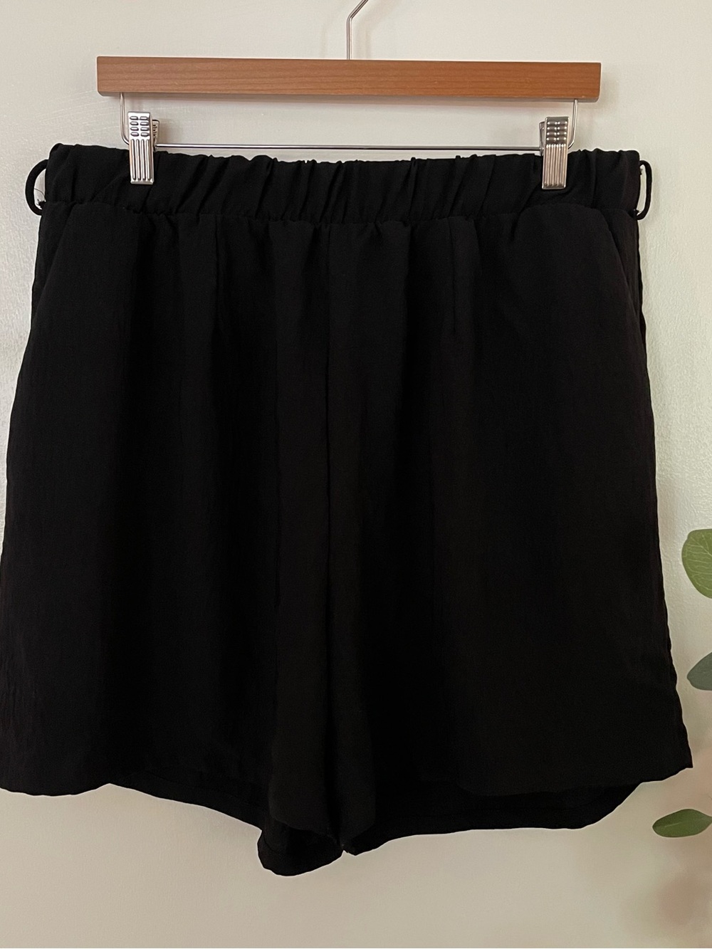 Black Women's Elastic Waist Shorts
